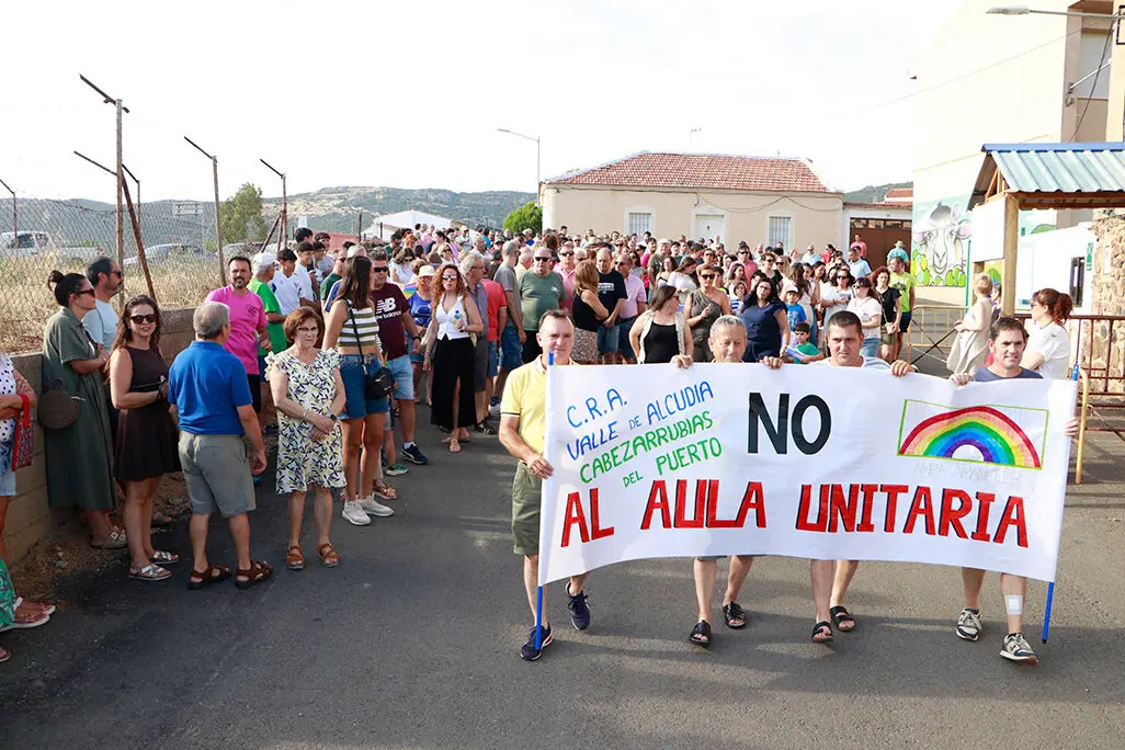 Un momento de la marcha por las calles cabezarrube&ntilde;as ayer tarde
