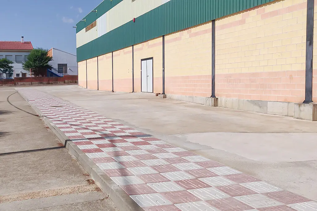 Mejoras en el entorno del Pabell&oacute;n Polideportivo torte&ntilde;o
