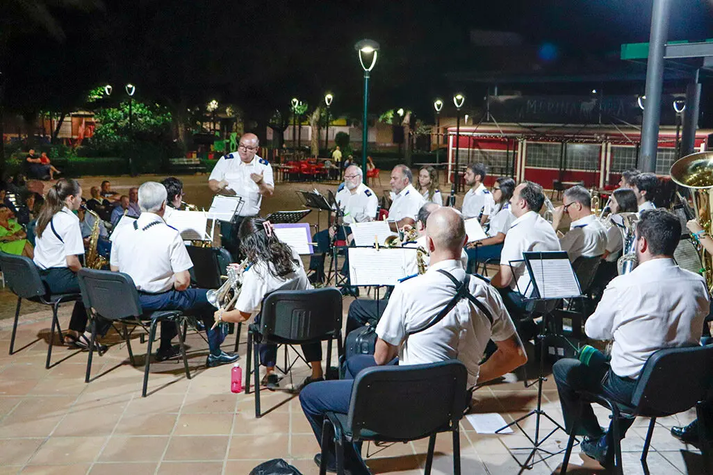 Un momento del concierto anoche en el Jard&iacute;n Municipal