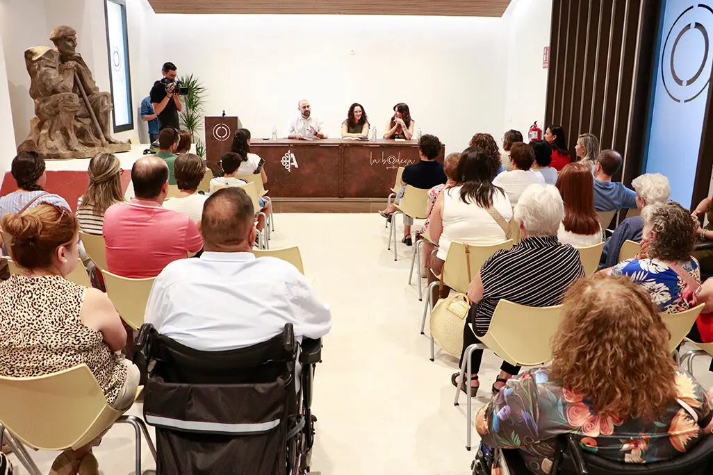 Un momento de la presentaci&oacute;n celebrada ayer tarde