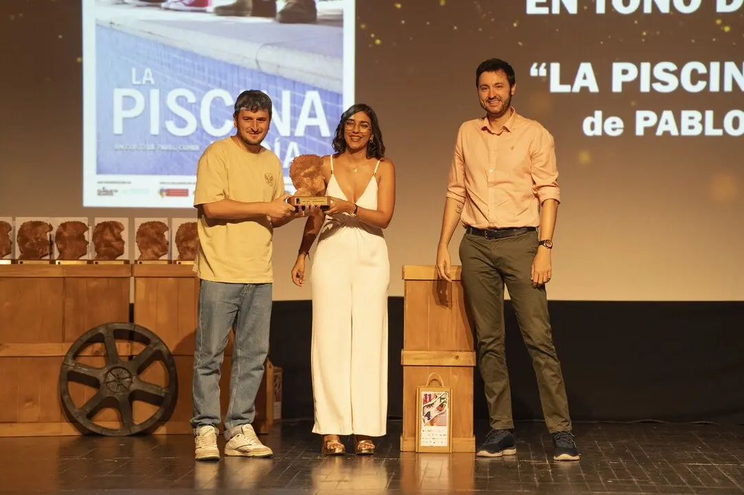 Momento de la entrega de un premio en la und&eacute;cima edici&oacute;n del Festival de Cine de Calzada de Calatrava