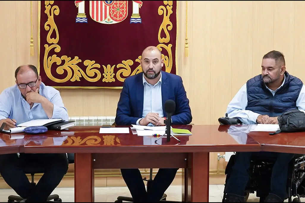 El alcalde Jes&uacute;s Ruiz, en el centro, durante la sesi&oacute;n plenaria del pasado mi&eacute;rcoles