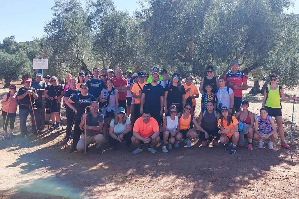 Posado de participantes en otro punto del itinerario