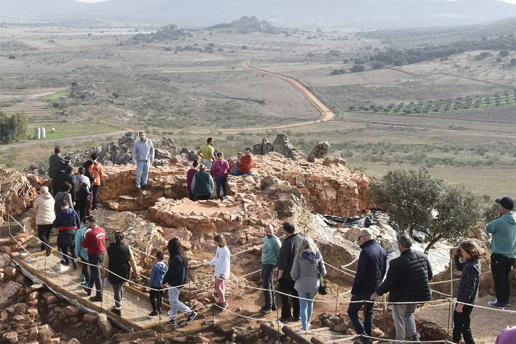 Panor&aacute;mica del yacimiento durante las visitas a Cruz de Mayo el pasado mes de diciembr. FUENTE Gamo Arqueolog&iacute;a
