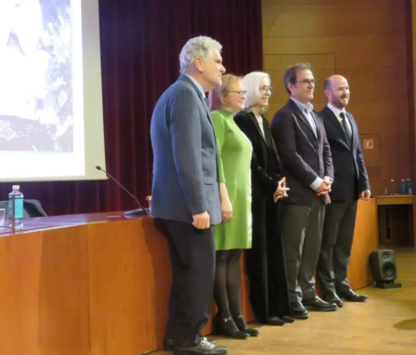 De izquierda a derecha, Greg Warden, director del Custard Institute; Amanda Dorset, directora del Meadows Museum; Blanca Pons-Sorolla, autora del libro; Enrique Varela, director del Museo Sorolla y Gonzalo Saavedra, director de Ediciones El Viso