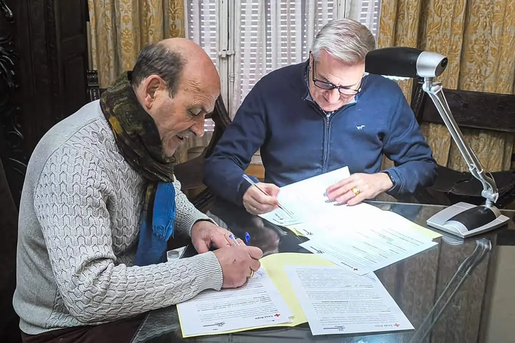 Paco Real y Jos&eacute; Lozano, dando r&uacute;brica al acuerdo