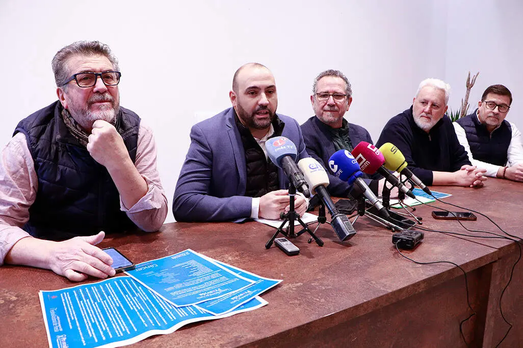 Marciano S&aacute;nchez, Jes&uacute;s Ruiz, Luis D&iacute;az-Cacho, Julio Criado y Javier Sol&iacute;s, esta ma&ntilde;ana en el Espacio Cultural _La Bodega_