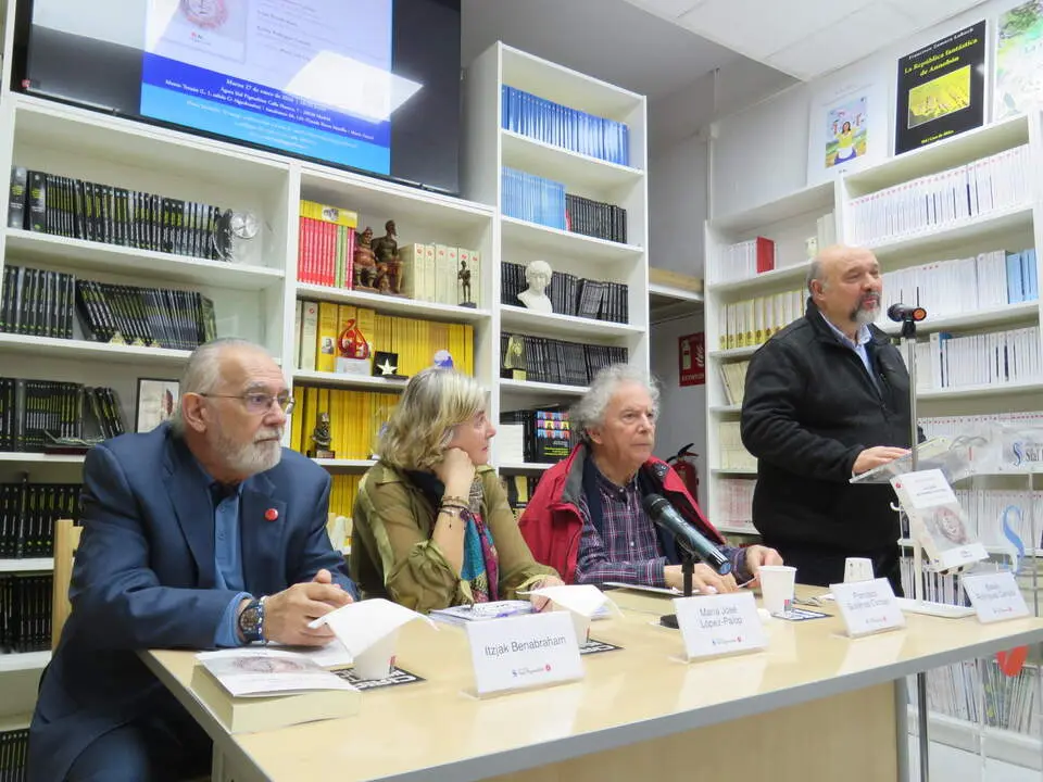 Itzjak Benabraham; Mar&iacute;a Jos&eacute; L&oacute;pez-Palop; Francisco Guti&eacute;rrez Carbajo y de pie, Basilio Rodr&iacute;guez Ca&ntilde;ada