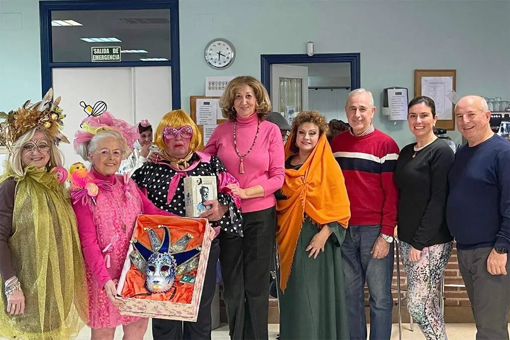 Con las personas premiadas, responsables del Consejo de Mayores y ediles del Ayuntamiento