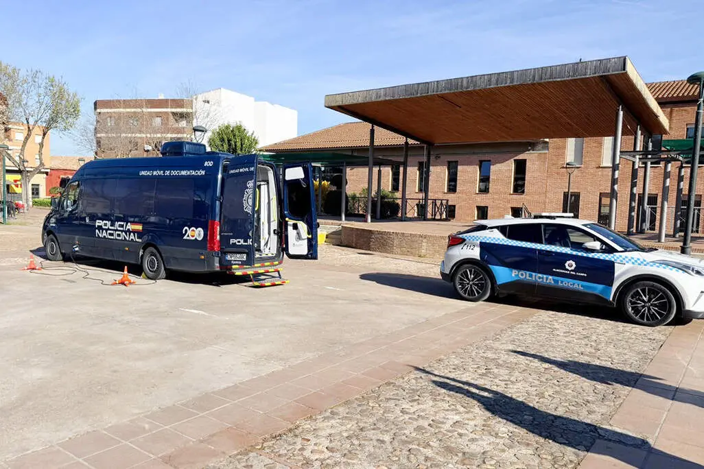 La oficina itinerante VIDOC, esta ma&ntilde;ana en el Jard&iacute;n Municipal donde se ha atendido a la ciudadan&iacute;a almodovare&ntilde;a