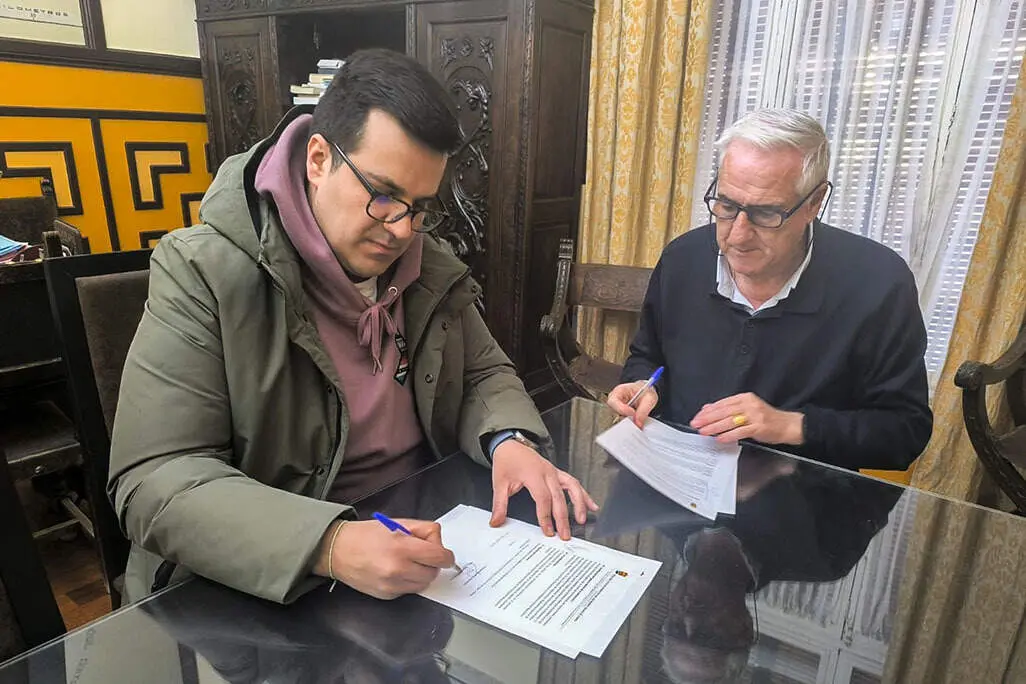 Jaime Rosa y Jos&eacute; Lozano, rubricando el nuevo convenio