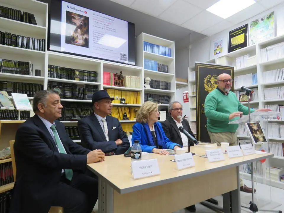 Ridha Mami; Maher Abder-Rahman; Mar&iacute;a Antonia Garc&iacute;a de Le&oacute;n; Abdul Hadi Sadoun y de pie, Basilio Rodiguez Ca&ntilde;ada