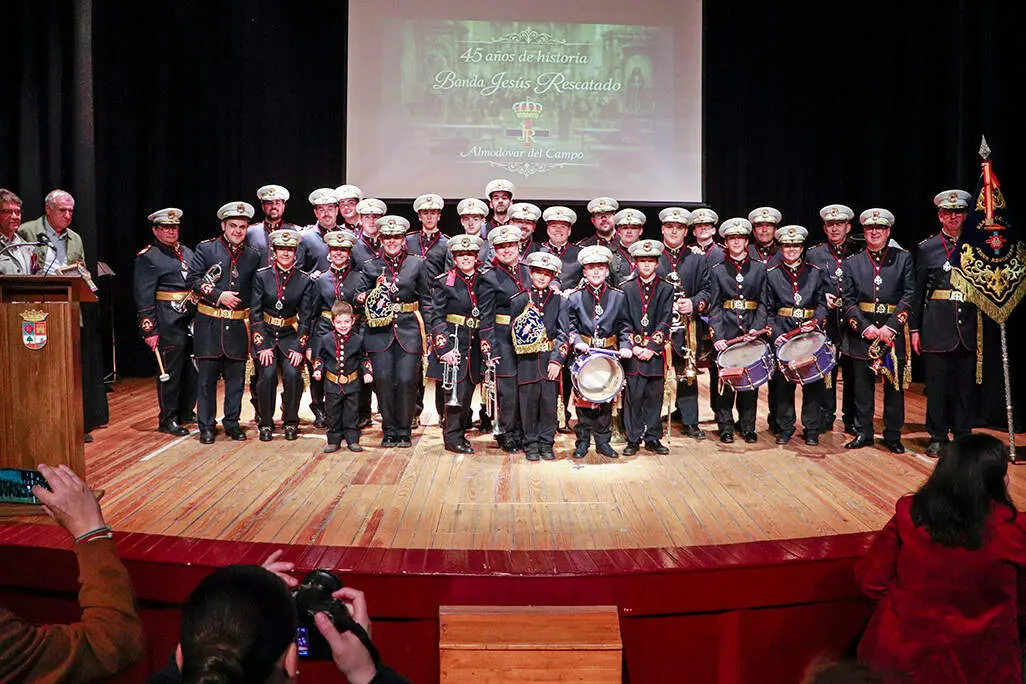 La Banda de Cornetas y Tambores de Jes&uacute;s Rescatado, formando al t&eacute;rmino del acto