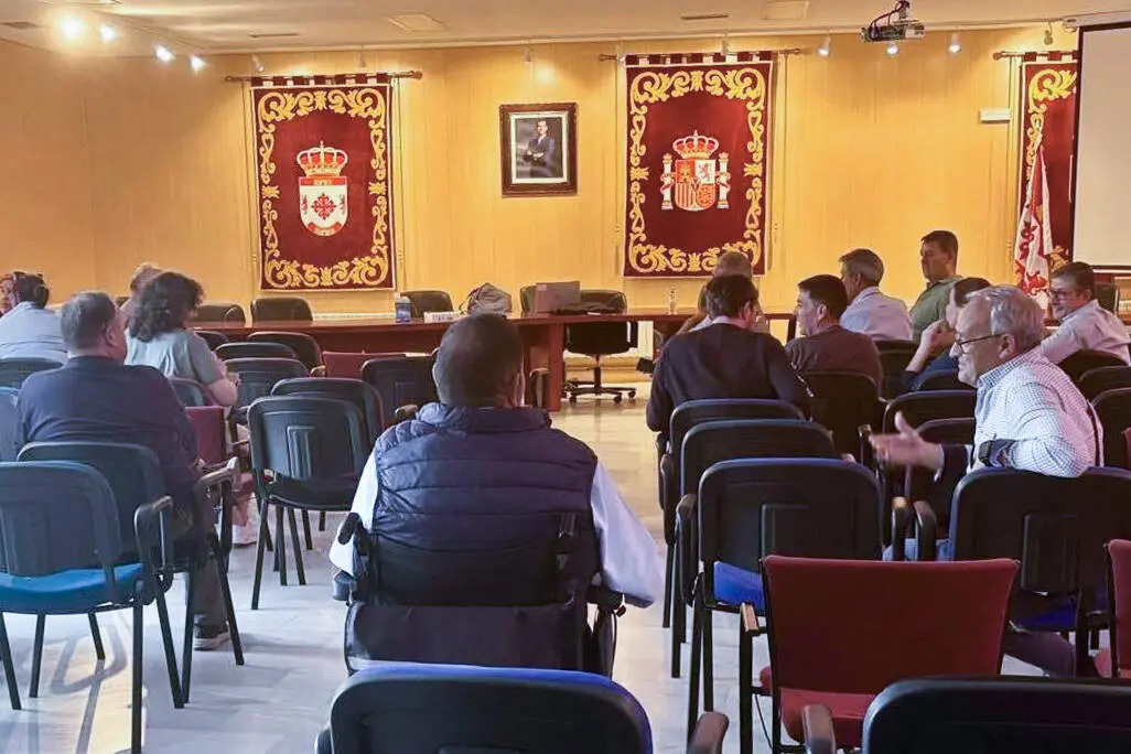 Participantes en el curso celebrado esta semana en el edificio consistorial, durante un receso