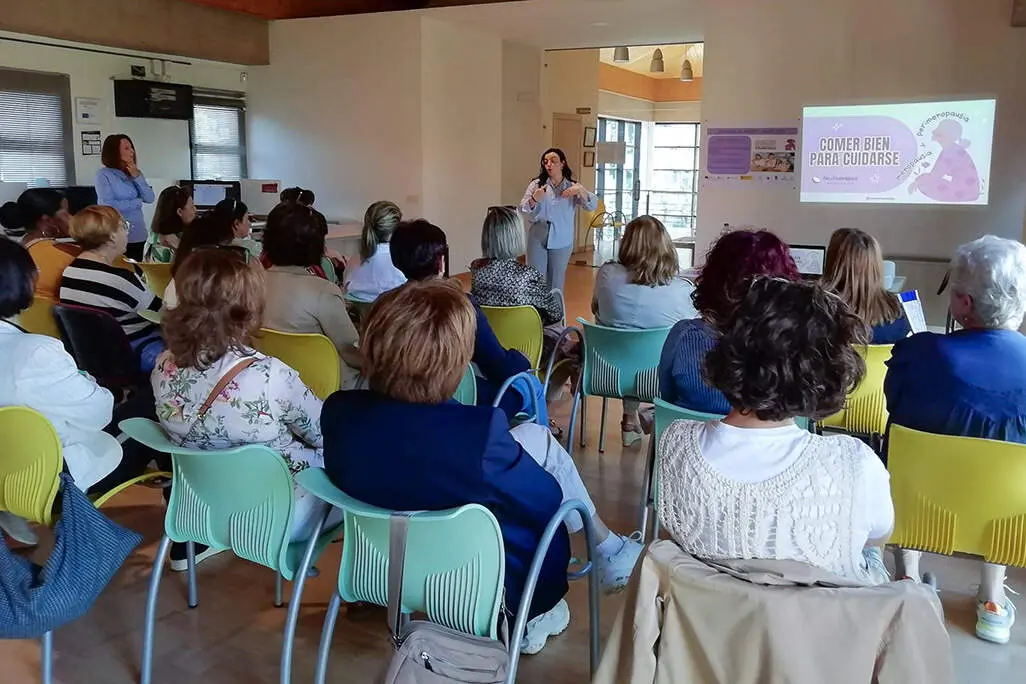 El taller se celebr&oacute; ayer en espacios para actividades junto al Centro de la Mujer