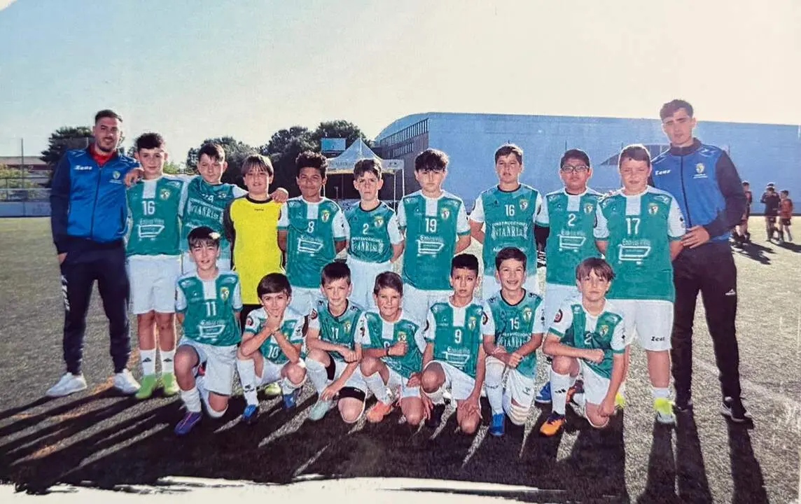 Equipo alev&iacute;n del Calzada CF