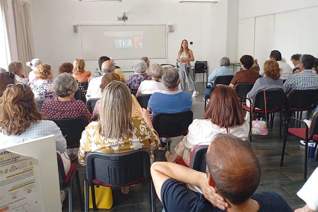 Un momento del taller celebrado en la sala de actividades del Mercado Municipal