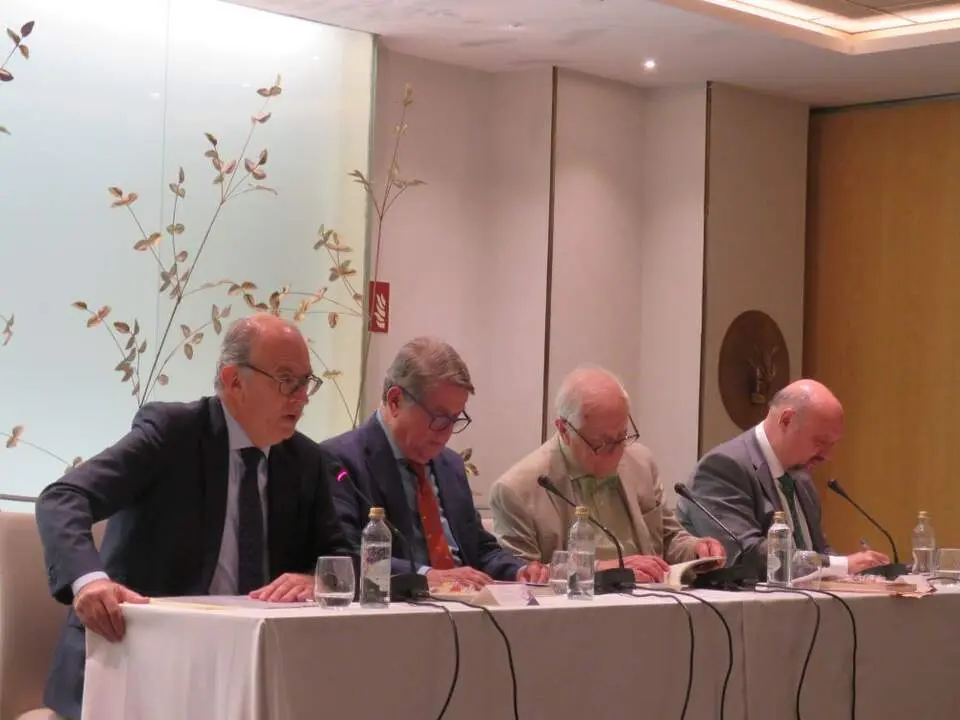 De izquierda a derecha, Jorge Hevia Sierra, Federico Trillo- Figueroa, Inocencio F&eacute;lix Arias y Basilio Rodr&iacute;guez Ca&ntilde;ada