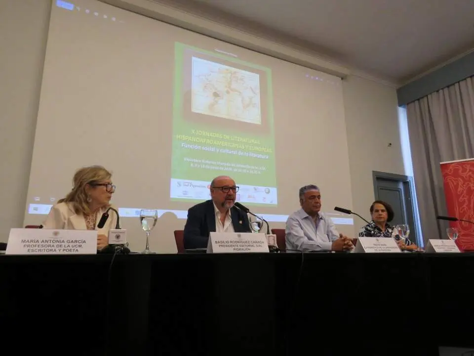 De izquierda a derecha, Maria Antonia Garc&iacute;a de Le&oacute;n, Basilio Rodr&iacute;guez Ca&ntilde;ada, Ridha Mami y &Aacute;ngela Hern&aacute;ndez N&uacute;&ntilde;ez