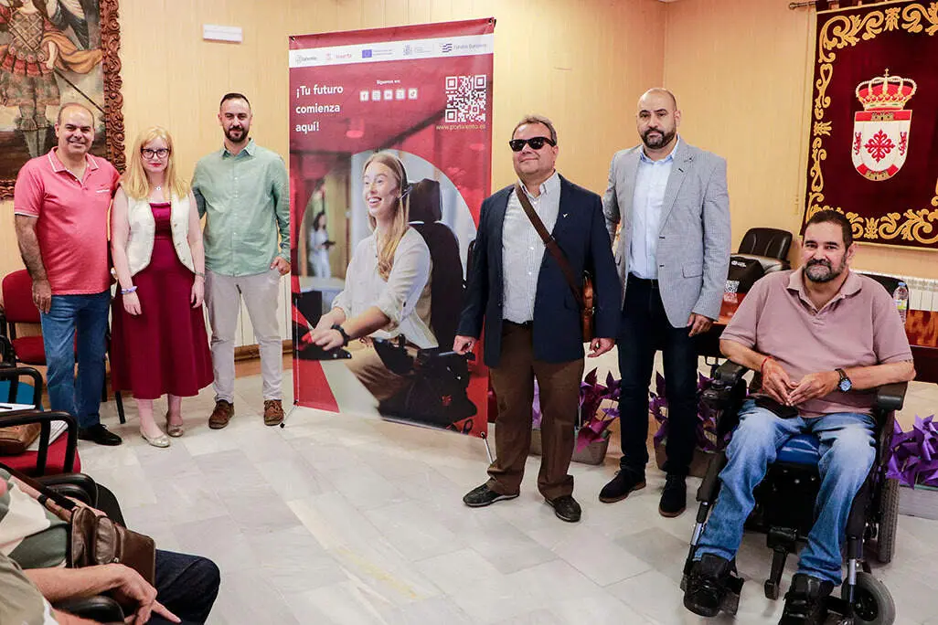 Autoridades, t&eacute;cnicos y representantes de las distintas organizaciones que han contribuido a la jornada