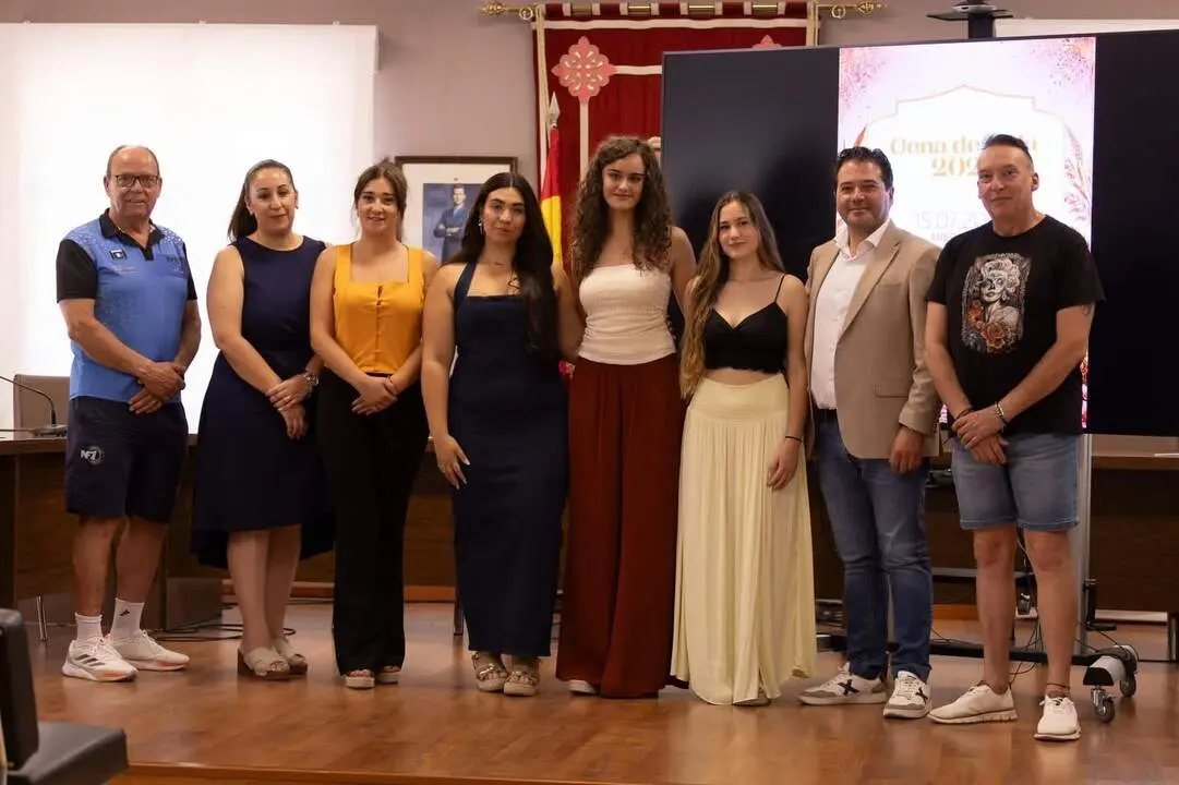 Autoridades, Reina y Damas presentan la programaci&oacute;n de las fiestas de la Virgen del Carmen de Pozuelo de Calatrava