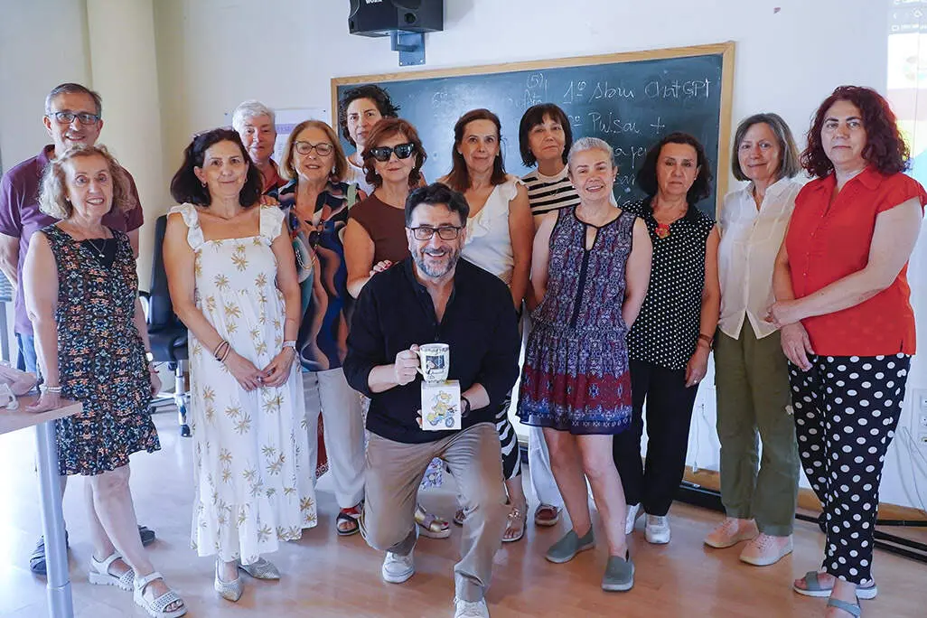 Participantes en el curso, junto al monitor