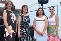 Entrega de uno de los grupos de diplomas que se hizo durante el acto