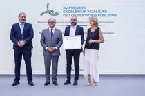 El alcalde, junto al consejero, en la entrega ayer del premio