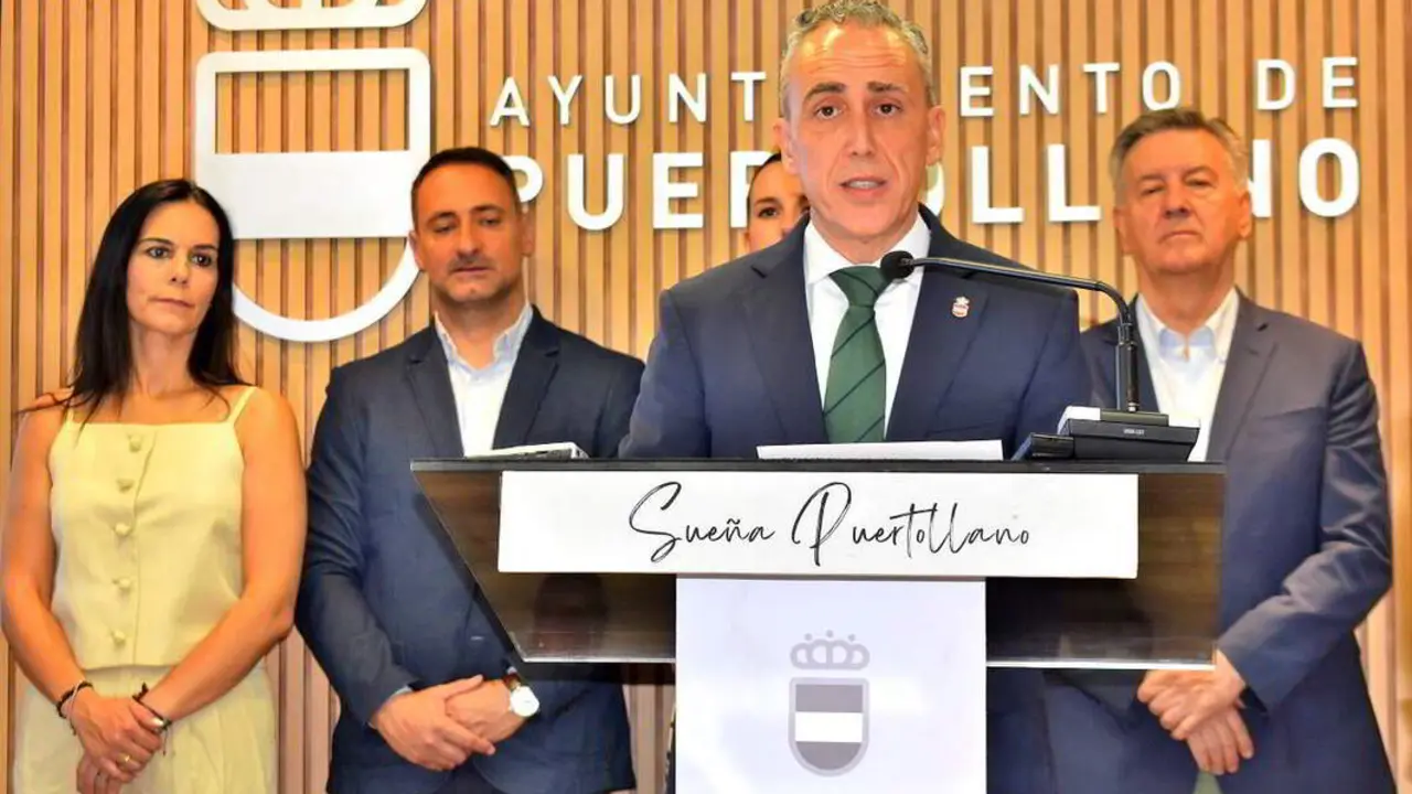 Miguel &Aacute;ngel Ruiz, junto a parte de su equipo de Gobierno