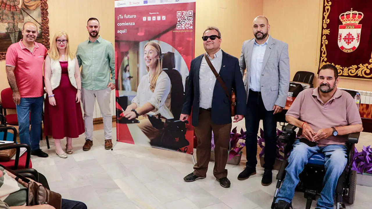Autoridades, t&eacute;cnicos y representantes de las distintas organizaciones que han contribuido a la jornada
