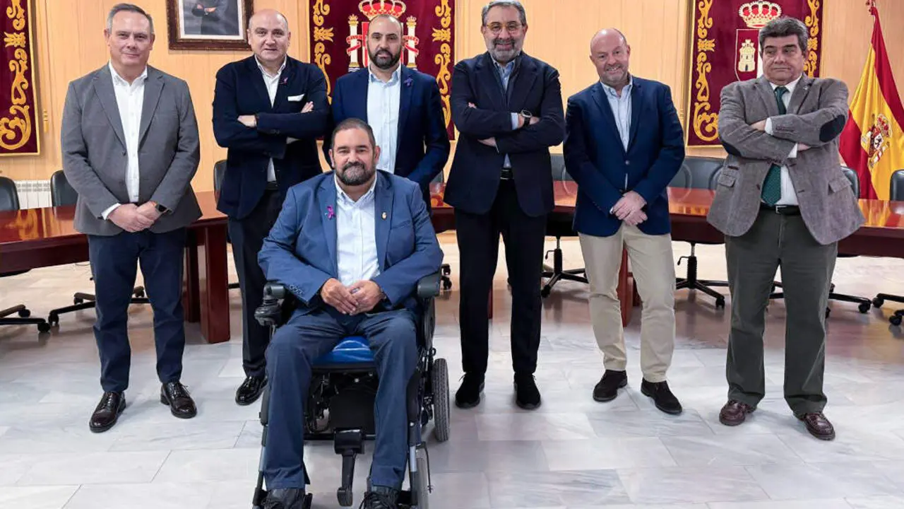 Responsables municipales, con representantes del SESCAM y de la Consejer&iacute;a de Sanidad