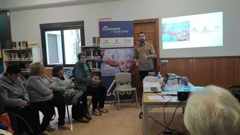 Agust&iacute;n Mora, en la presentaci&oacute;n del Taller de Mayores en Igualdad en Fuencaliente