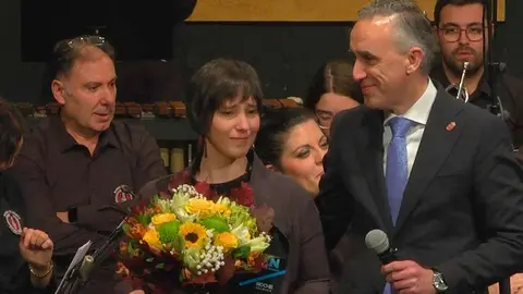Silvia Nogales recoge el premio durante la gala de 'Ciudad Noticias'