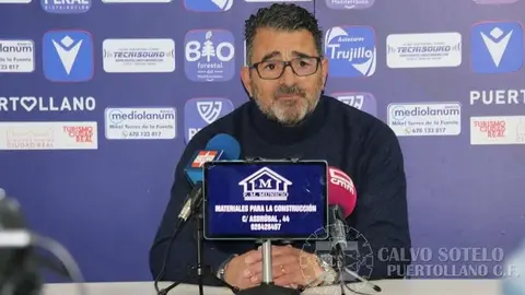 Imagen de archivo de Esteban Becker en rueda de prensa