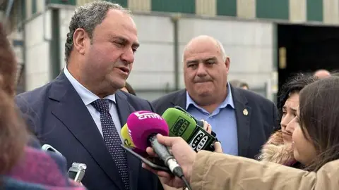 El consejero de Agricultura, Ganader&iacute;a y Desarrollo Rural, Juli&aacute;n Mart&iacute;nez Liz&aacute;n