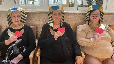 Usuarias del SEPAP, posando ayer en la Residencia