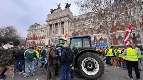 Concentraci&oacute;n frente al Ministerio