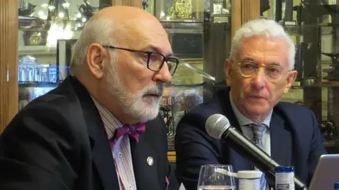 Alfredo Alvar, Presidente del Real Casino de Madrid durante la presentaci&oacute;n del conferencia
