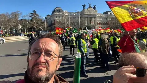 El alcalde Brazatortas, con el Ministerio de Agricultura al fondo, esta ma&ntilde;ana
