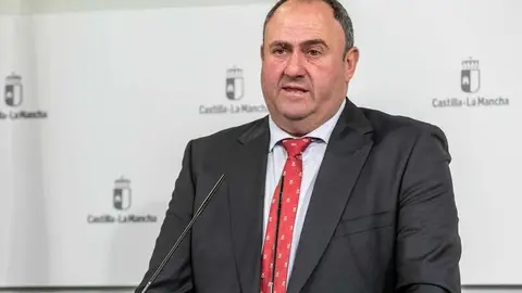 El consejero de Agricultura, Ganader&iacute;a y Desarrollo Rural, Juli&aacute;n Mart&iacute;nez Liz&aacute;n