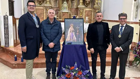 Jaime Rosa, Jos&eacute; Lozano, Bernardo Cepri&aacute;n y &Aacute;ngel Gonz&aacute;lez, junto al flamante cartel de la Semana Santa 2024