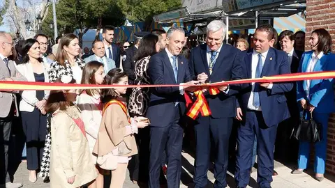 Corte de la cinta inaugural