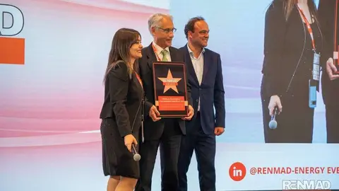 Alexander Arias, de Iberdrola, recoge el premio RENMAD al promotor de almacenamiento del a&ntilde;o