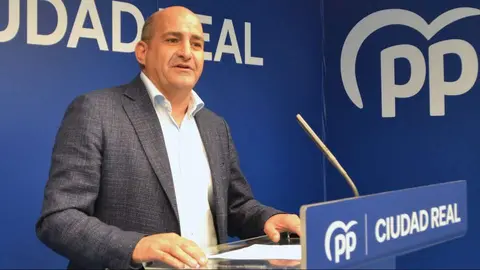 El portavoz del Grupo Municipal Popular en el Ayuntamiento de Pozuelo de Calatrava, Juli&aacute;n Triguero