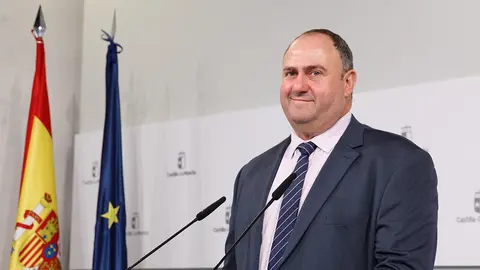 El consejero de Agricultura, Ganader&iacute;a y Desarrollo Rural, Juli&aacute;n Mart&iacute;nez Liz&aacute;n