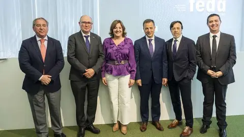 El vicepresidente de Globalcaja, junto a los presidentes de FEDA y CECAM y las autoridades asistentes a la asamblea_Easy-Resize.com