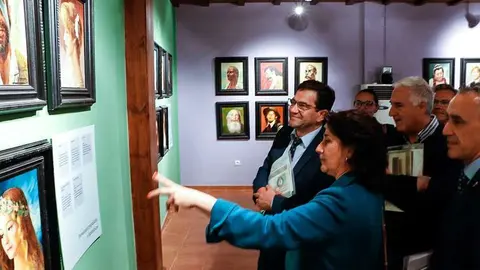 Silvia Palmero explica algunos de los retratos quijotescos que ejecut&oacute; su abuelo Alfredo