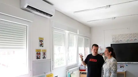 El director del Centro, Santos Lara y la concejala Virginia L&oacute;pez