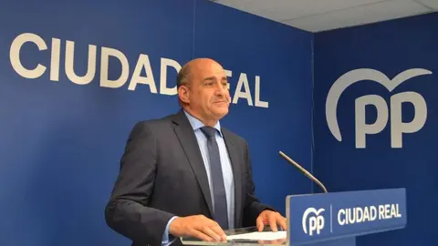 El portavoz del Grupo Municipal Popular del Ayuntamiento de Pozuelo de Calatrava, Juli&aacute;n Triguero