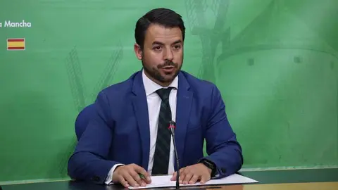 El portavoz del Grupo Parlamentario Vox en Las Cortes de Castilla-La Mancha, Iv&aacute;n S&aacute;nchez